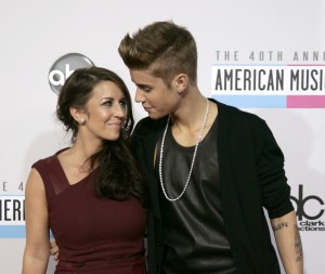 Justin Bieber arrives with his mother at the 40th American Music Awards in Los Angeles