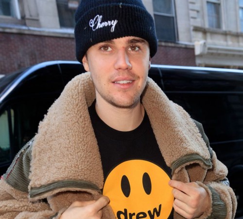 justin-bieber-shows-off-a-drew-shirt-when-out-and-about-on-news-photo-1127630016-1556126897